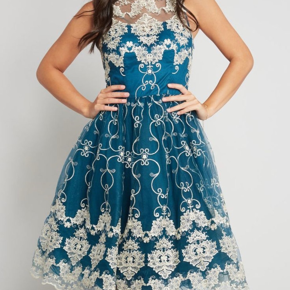 Chi Chi London NWT Reign Or Shine Formal Fitted Structured Polished, Size 4